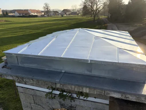 Réalisation d'une toiture en zinc pour un lavoir, Dole, Richard Bois & Toit