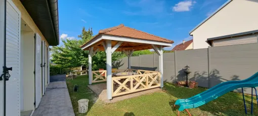 Création d'un kiosque , Dole, Richard Bois & Toit