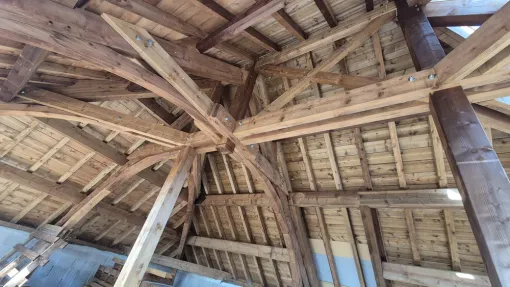 Levage d'une charpente pour une maison principale en 4 pans, Dole, Richard Bois & Toit