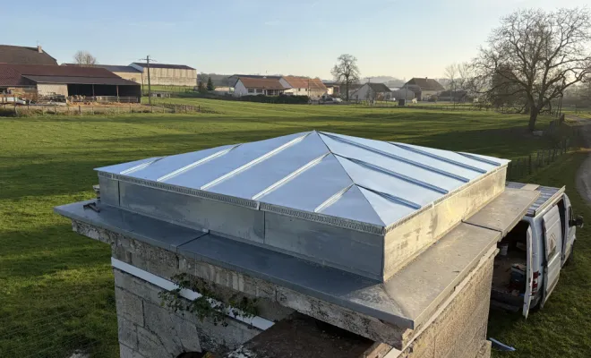 Réalisation d'une toiture en zinc pour un lavoir, Dole, Richard Bois & Toit