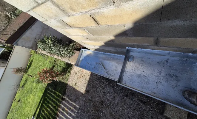 Realisation d'un cheneaux en zinc sur une tete de mur à Dole, Dole, Richard Bois & Toit
