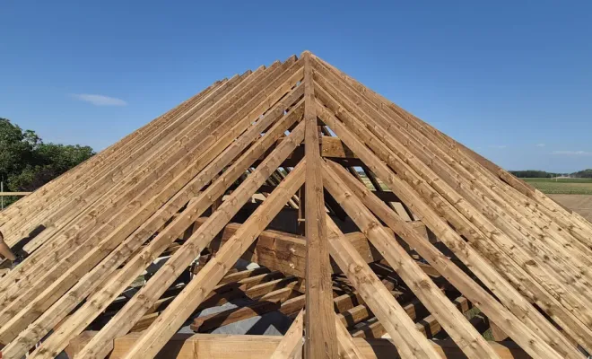 Levage d'une charpente pour une maison principale en 4 pans, Dole, Richard Bois & Toit